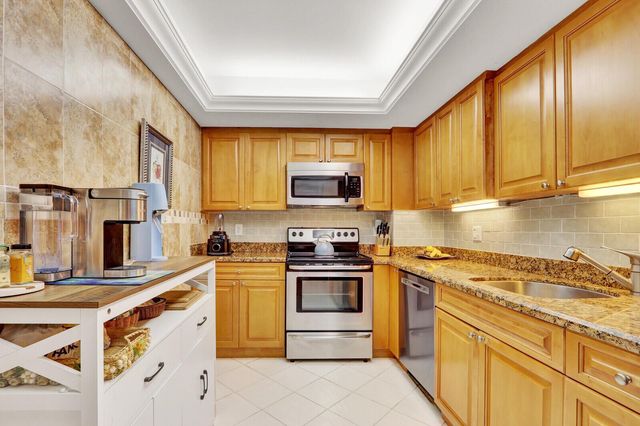 3450 S Ocean Boulevard 327, Palm Beach, FL 33480