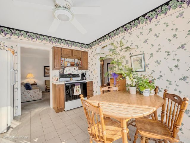 1S055 Spring Road 2C, Oakbrook Terrace, IL 60181