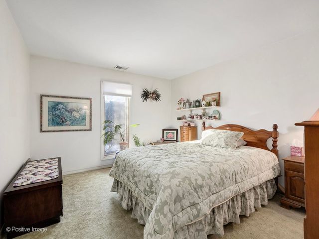 1S055 Spring Road 2C, Oakbrook Terrace, IL 60181