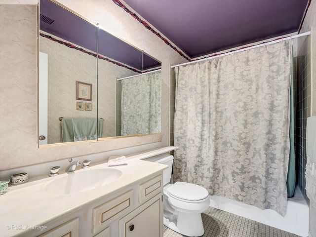 1S055 Spring Road 2C, Oakbrook Terrace, IL 60181