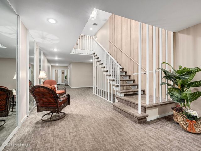 1S055 Spring Road 2C, Oakbrook Terrace, IL 60181