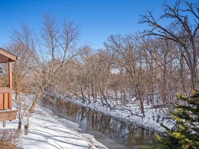 1S055 Spring Road 2C, Oakbrook Terrace, IL 60181