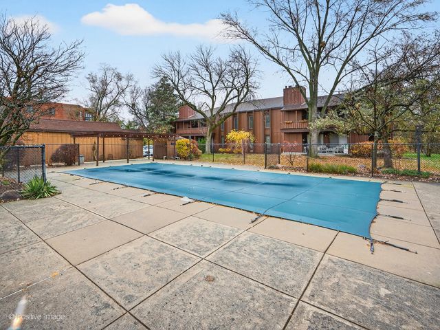 1S055 Spring Road 2C, Oakbrook Terrace, IL 60181