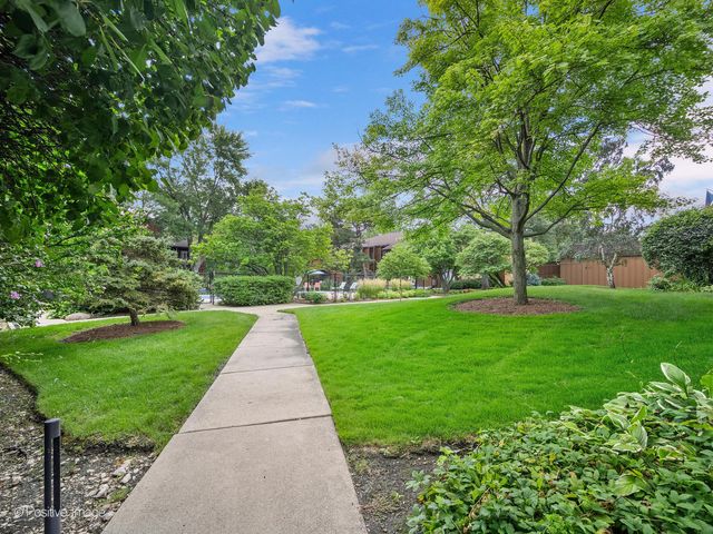 1S055 Spring Road 2C, Oakbrook Terrace, IL 60181