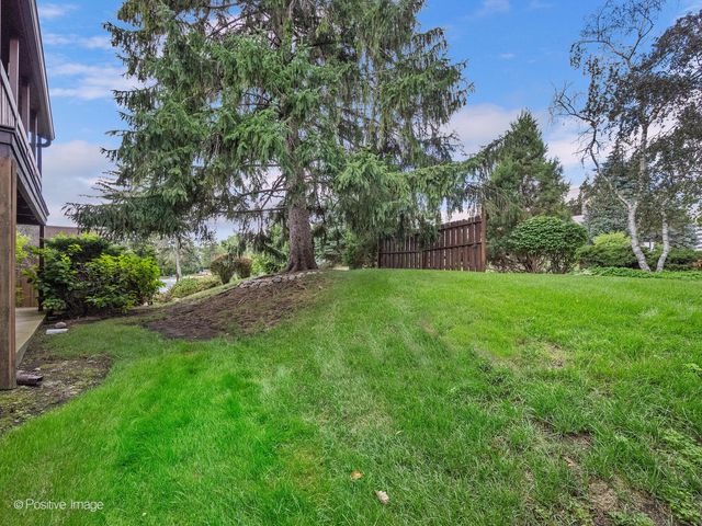 1S055 Spring Road 2C, Oakbrook Terrace, IL 60181