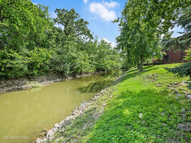 1S055 Spring Road 2C, Oakbrook Terrace, IL 60181