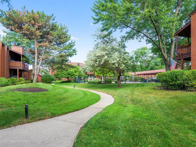 1S055 Spring Road 2C, Oakbrook Terrace, IL 60181