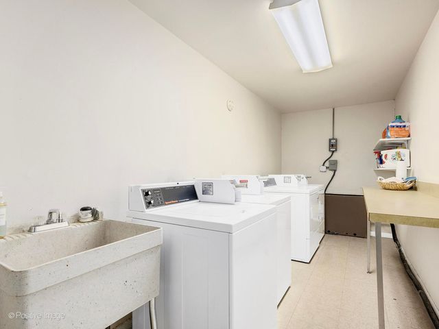 1S055 Spring Road 2C, Oakbrook Terrace, IL 60181