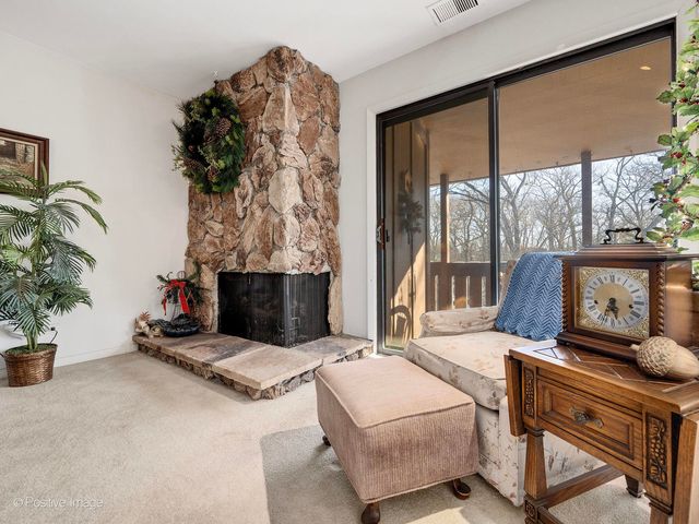 1S055 Spring Road 2C, Oakbrook Terrace, IL 60181