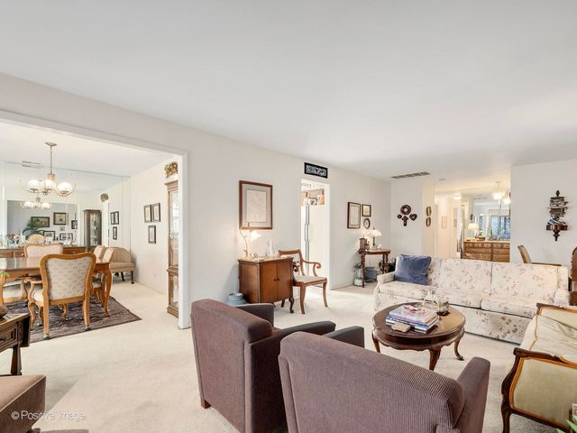 1S055 Spring Road 2C, Oakbrook Terrace, IL 60181