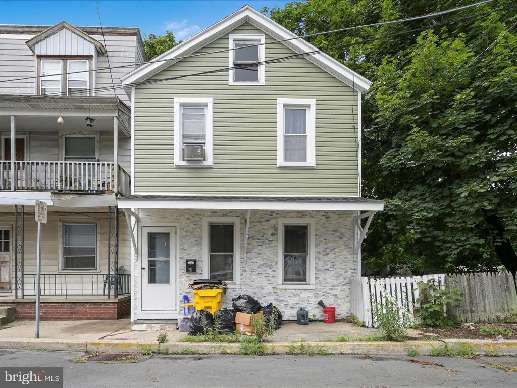 211 W LINCOLN AVE, Schuylkill Haven, PA 17972