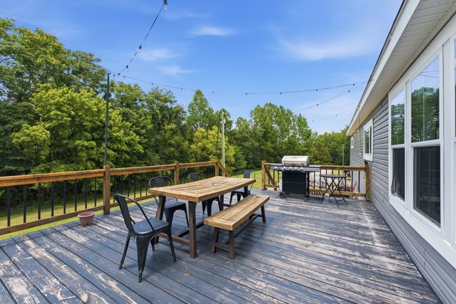 531 Pea Ridge Rd, Chestnut Mound, TN 38552