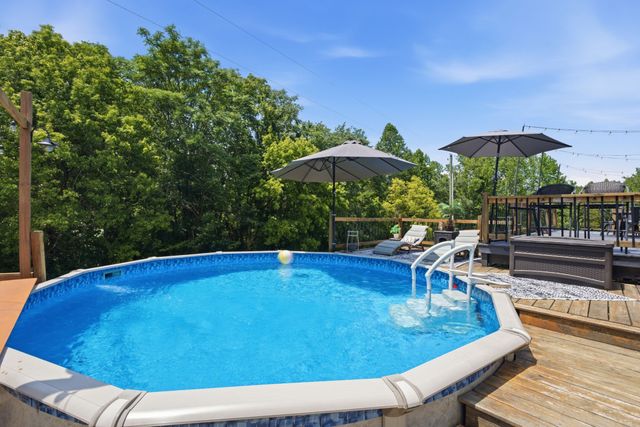531 Pea Ridge Rd, Chestnut Mound, TN 38552