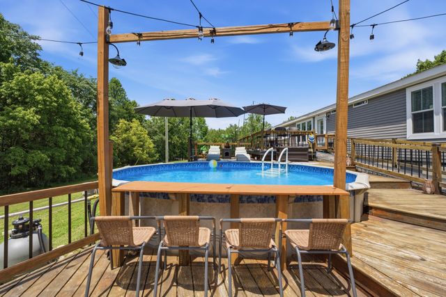 531 Pea Ridge Rd, Chestnut Mound, TN 38552