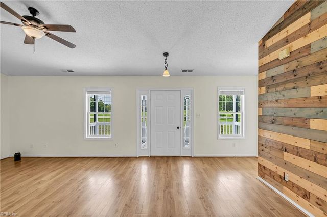 332 South End RD, Knotts Island, NC 27950