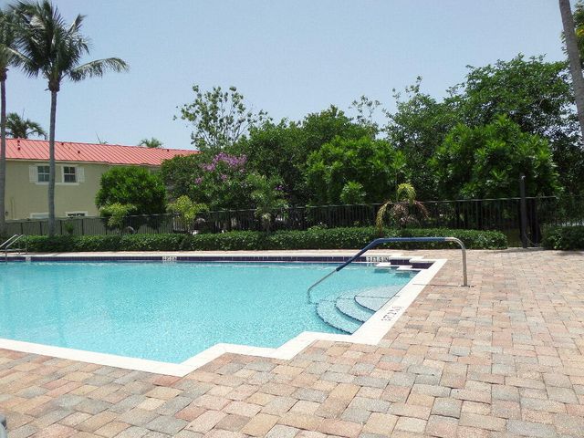 322 Lake Monterey Circle, Boynton Beach, FL 33426