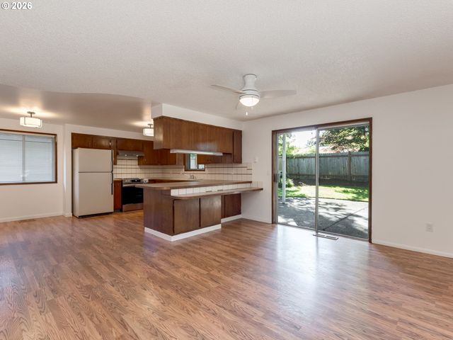 1230 Se 214TH Ave, Gresham, OR 97030
