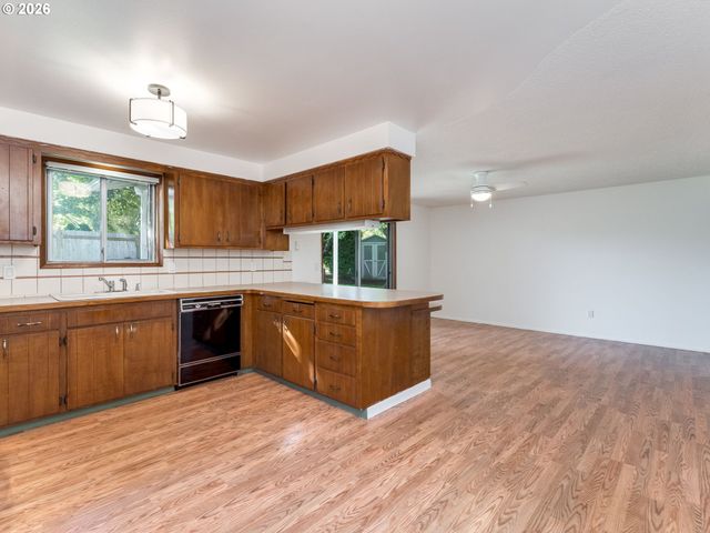 1230 Se 214TH Ave, Gresham, OR 97030