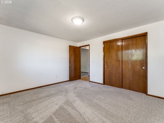 1230 Se 214TH Ave, Gresham, OR 97030