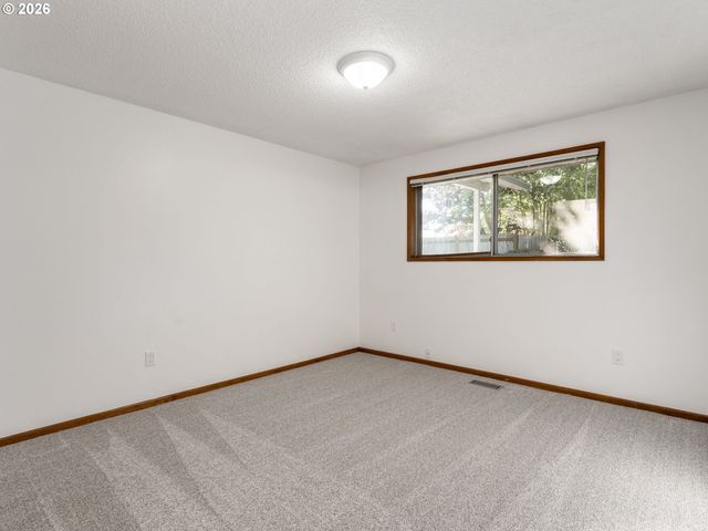 1230 Se 214TH Ave, Gresham, OR 97030