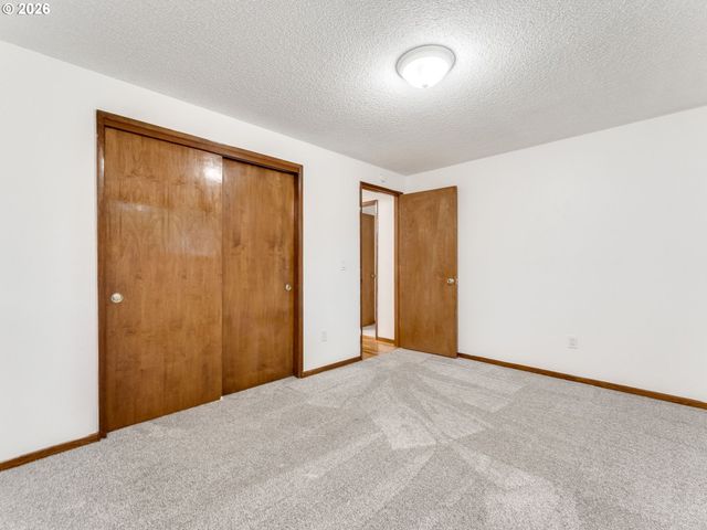 1230 Se 214TH Ave, Gresham, OR 97030