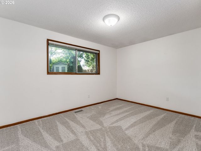 1230 Se 214TH Ave, Gresham, OR 97030