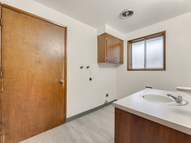 1230 Se 214TH Ave, Gresham, OR 97030