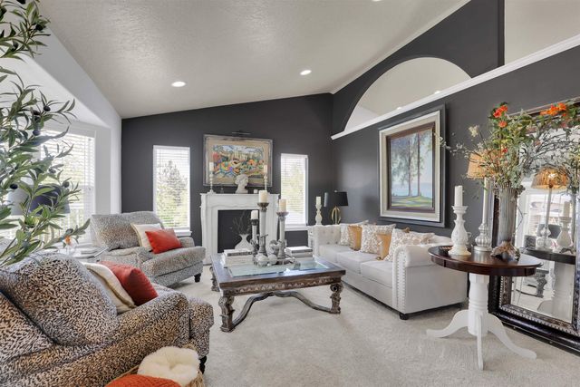 8310 E Bull Pine Ln, Spokane, WA 99217