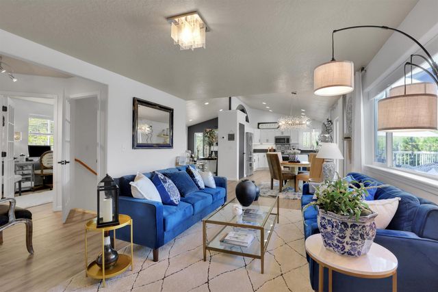 8310 E Bull Pine Ln, Spokane, WA 99217