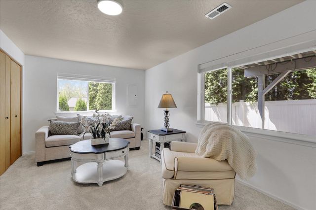 8310 E Bull Pine Ln, Spokane, WA 99217