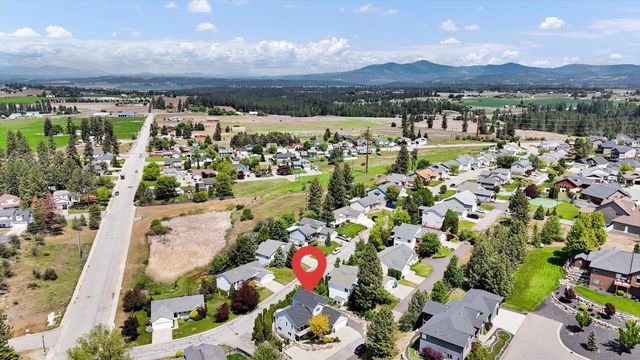 8310 E Bull Pine Ln, Spokane, WA 99217