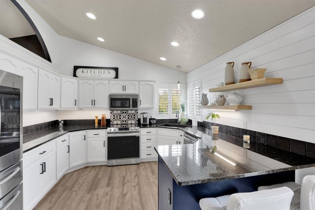 8310 E Bull Pine Ln, Spokane, WA 99217