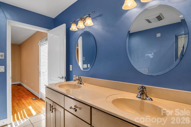 739 Mccanless Creek Drive, Marion, NC 28752