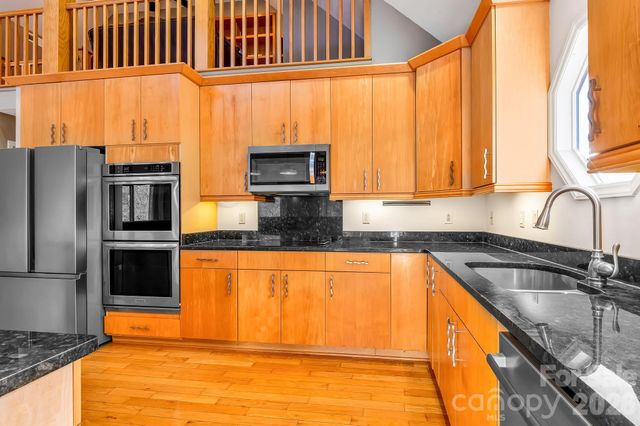 739 Mccanless Creek Drive, Marion, NC 28752