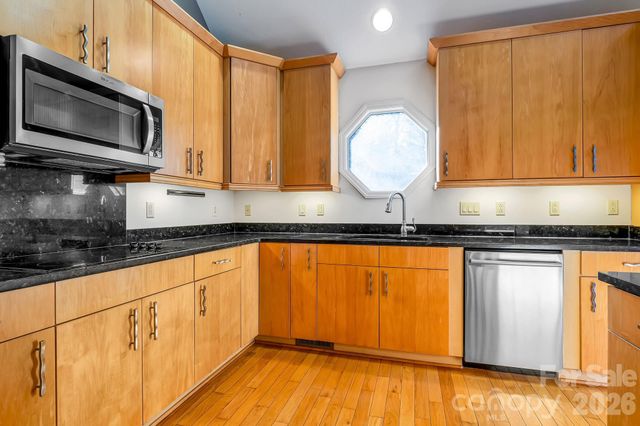 739 Mccanless Creek Drive, Marion, NC 28752