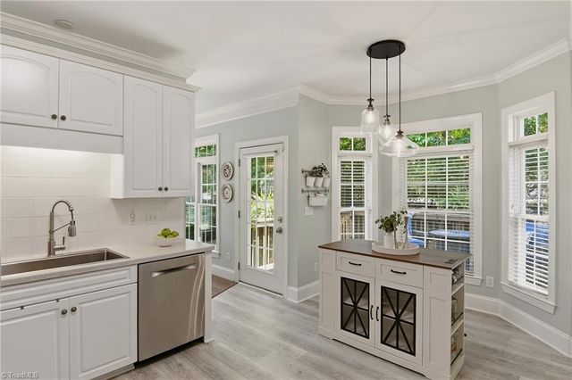 6655 Lake Dale Way, Clemmons, NC 27012