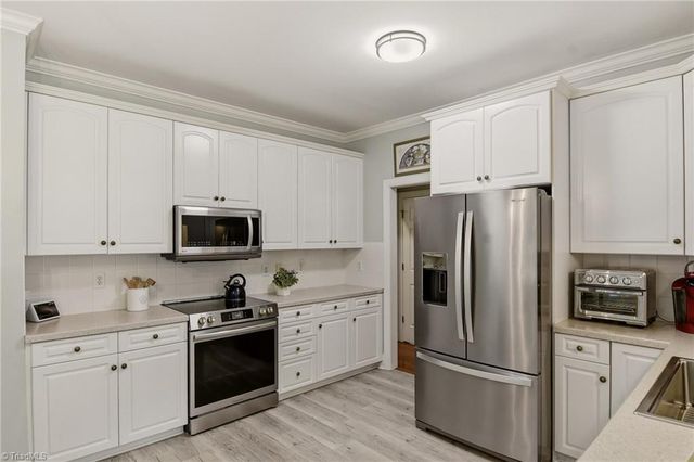 6655 Lake Dale Way, Clemmons, NC 27012
