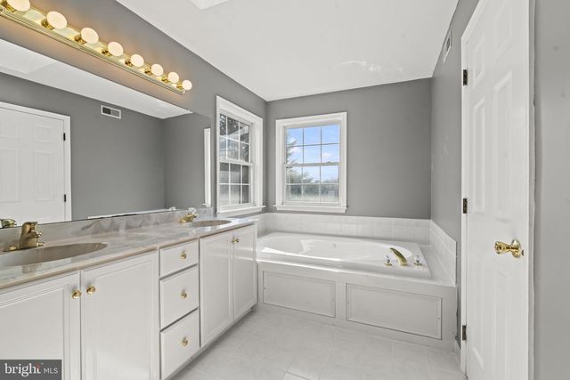 1239 HAMILTON DR, West Chester, PA 19380