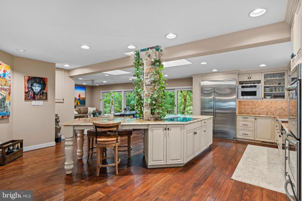 Image 7 of property listing at 7715 GRASTY RD, Baltimore, MD 21208
