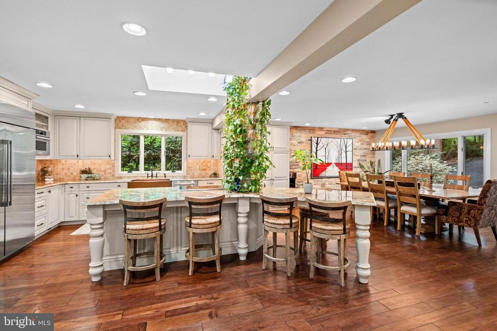 Image 8 of property listing at 7715 GRASTY RD, Baltimore, MD 21208