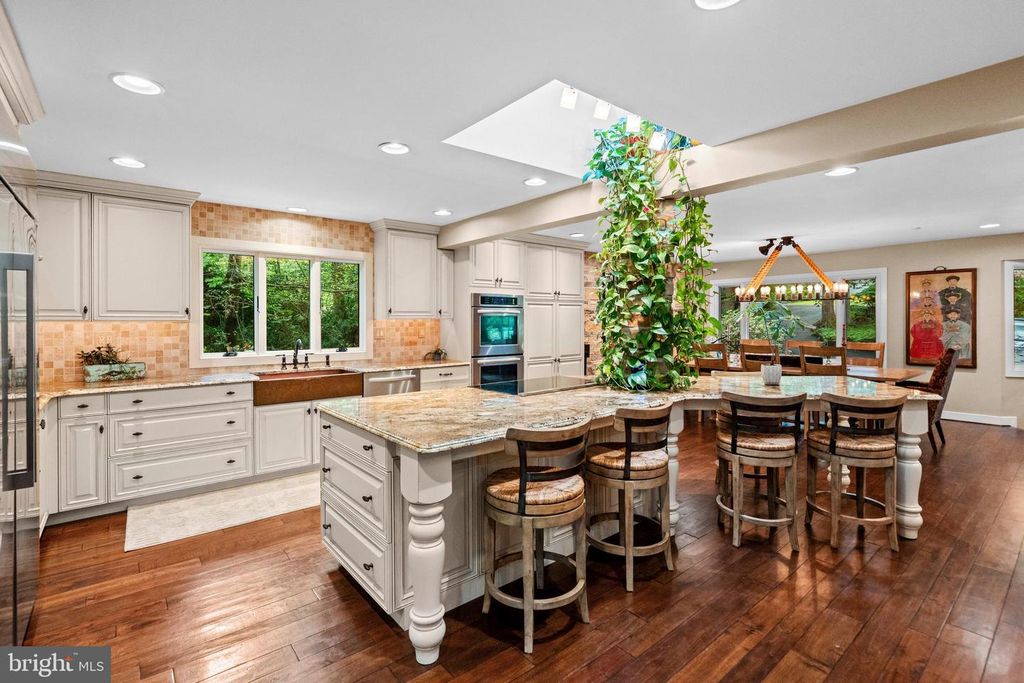 Image 9 of property listing at 7715 GRASTY RD, Baltimore, MD 21208
