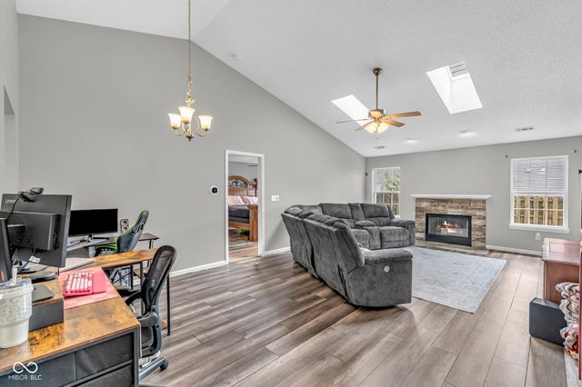 9733 Centennial Court, Avon, IN 46123