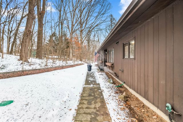 3671 Wildwood Court, Hillsdale, MI 49242