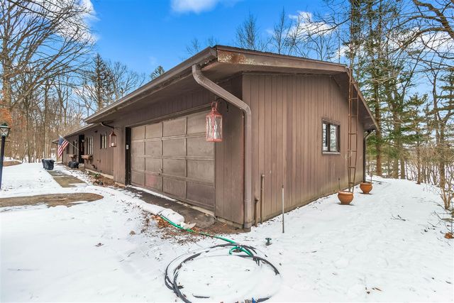 3671 Wildwood Court, Hillsdale, MI 49242