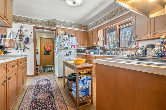 3671 Wildwood Court, Hillsdale, MI 49242