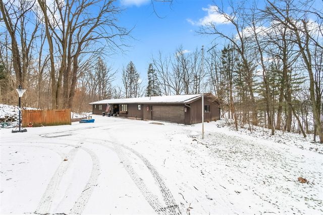 3671 Wildwood Court, Hillsdale, MI 49242