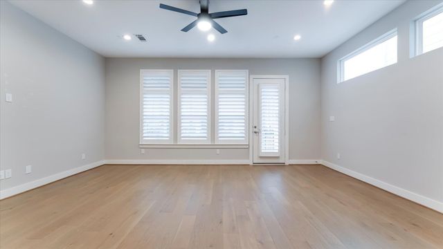 5834 Kiam Street, Houston, TX 77007