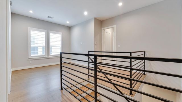 5834 Kiam Street, Houston, TX 77007