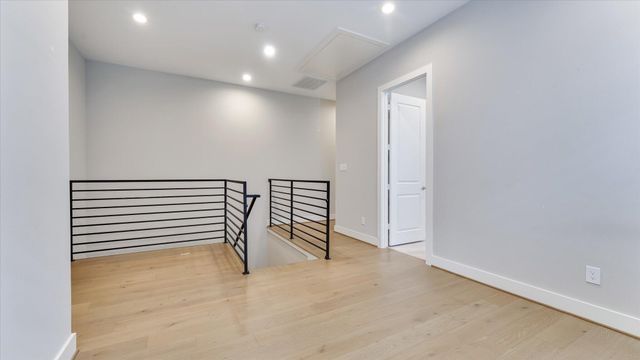 5834 Kiam Street, Houston, TX 77007