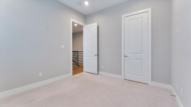 5834 Kiam Street, Houston, TX 77007